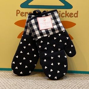 Storehouse Valentines Oven Mitts